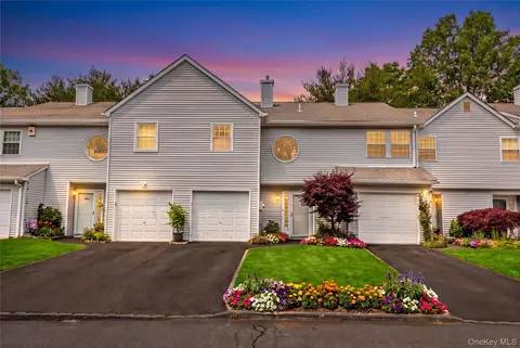 1406 Sara Cir, Port Jefferson Station, NY 11776