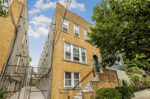 721 E 242nd St, New York, NY 10470