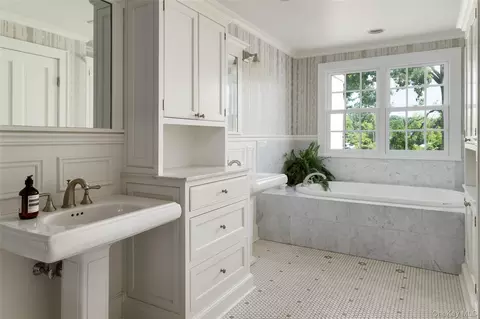 Bath - 87 Hix Ave, Rye, NY 10580 photo 1 of 5