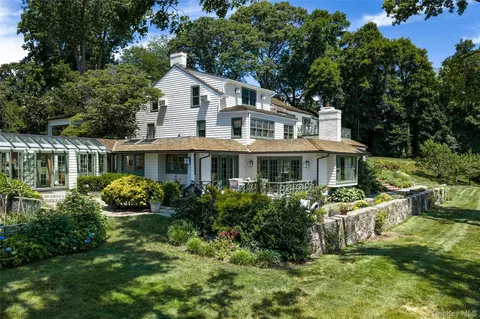 Exterior - 87 Hix Ave, Rye, NY 10580 photo 6 of 7