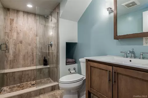 Bath - 87 Hix Ave, Rye, NY 10580 photo 3 of 5