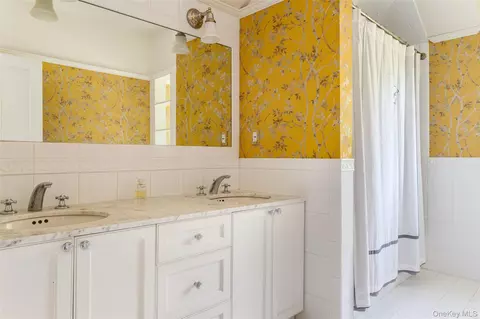 Bath - 87 Hix Ave, Rye, NY 10580 photo 4 of 5
