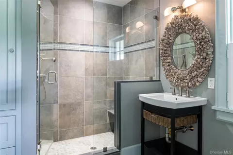 Bath - 87 Hix Ave, Rye, NY 10580 photo 5 of 5