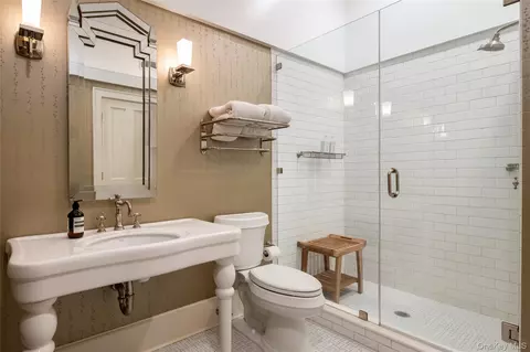 Bath - 87 Hix Ave, Rye, NY 10580 photo 2 of 5