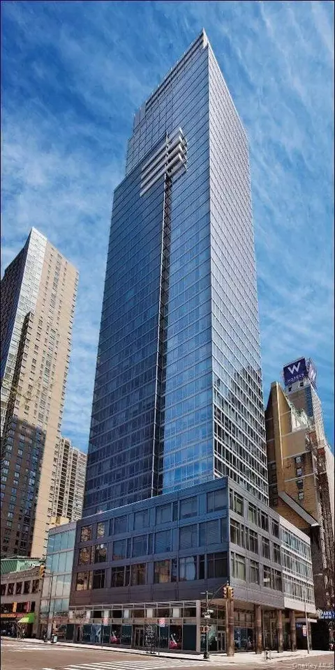 247 W 46th St #403, New York, NY 10036