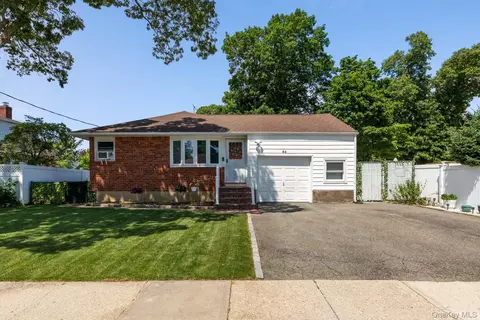 54 Oak St, South Farmingdale, NY 11735