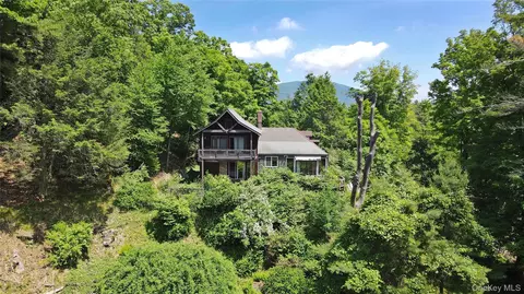 11 Nordic Dr, Woodstock, NY 12498