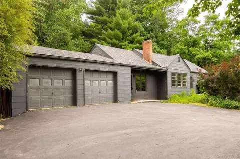 166 Vassar Rd, Poughkeepsie, NY 12603