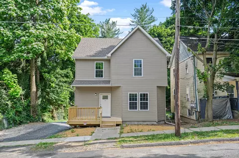 7 Lafayette St, Walden, NY 12586