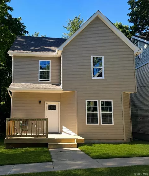 7 Lafayette St, Walden, NY 12586