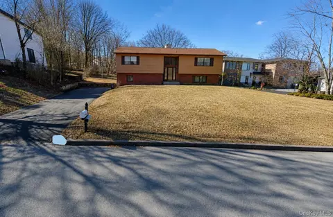 4 Arlington Dr, Monroe, NY 10950