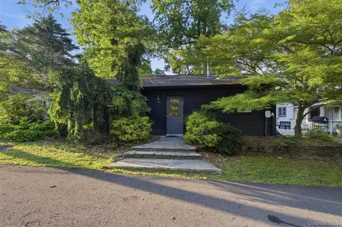 126 New Valley Rd, Clarkstown, NY 10956
