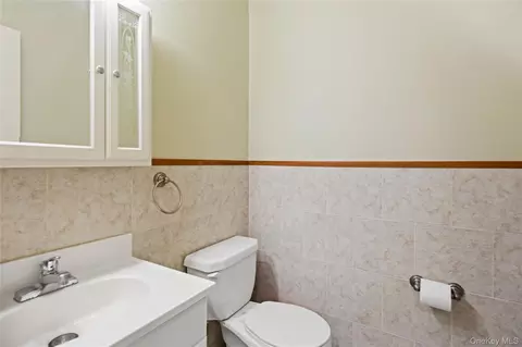 Bath - 32 Juniper Ave, Patchogue, NY 11772 photo 1 of 3