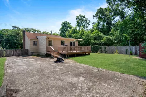 Exterior - 32 Juniper Ave, Patchogue, NY 11772 photo 7 of 8