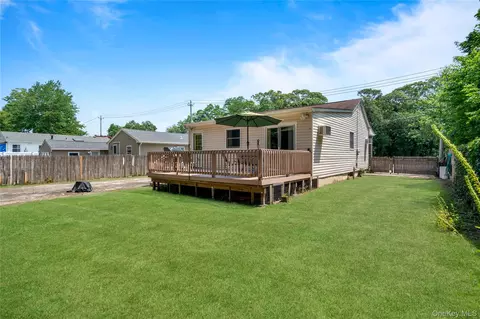 Exterior - 32 Juniper Ave, Patchogue, NY 11772 photo 6 of 8