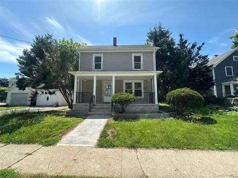 423 Hinman Pl, Mamaroneck, NY 10543