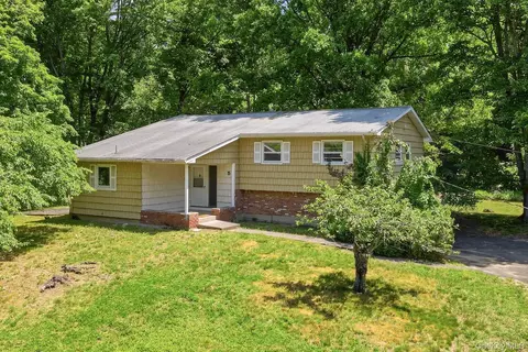 5 Flamingo Ln, Ramapo, NY 10977