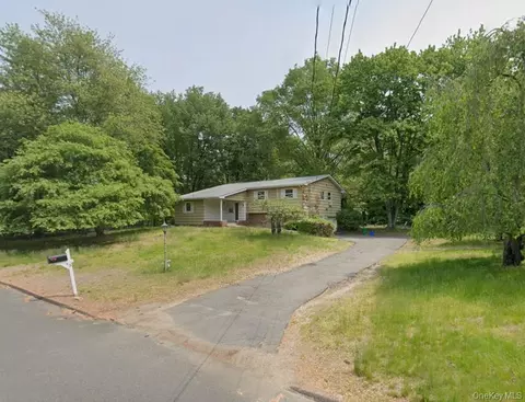 5 Flamingo Ln, Ramapo, NY 10977