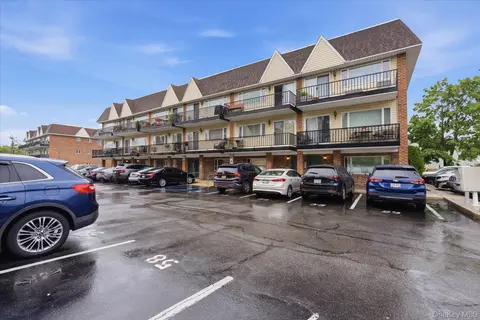 108 Atlantic #37, Lynbrook, NY 11563