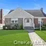 131 Primrose Dr, North Hempstead, NY 11040