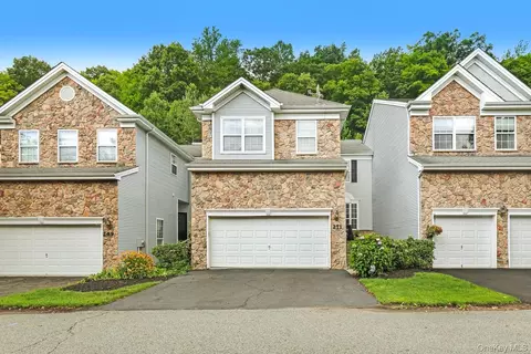 271 Woodlands Dr, Tuxedo, NY 10987