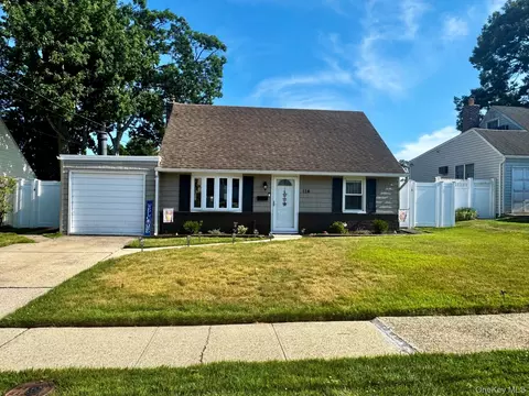 114 Boston Ave, Massapequa, NY 11758