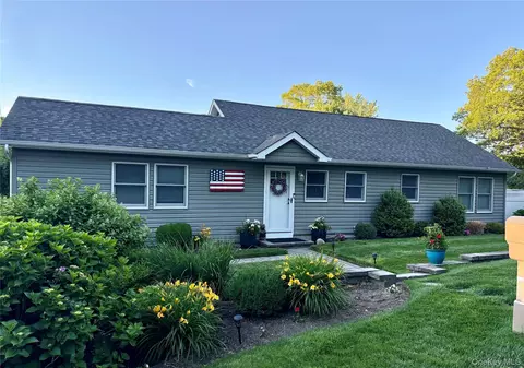 15 Crane Neck Dr, Sound Beach, NY 11789