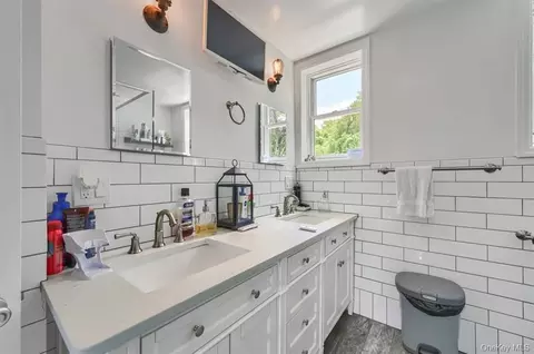 Bath - 9 Echo Ln, Newburgh, NY 12550 photo 4 of 4