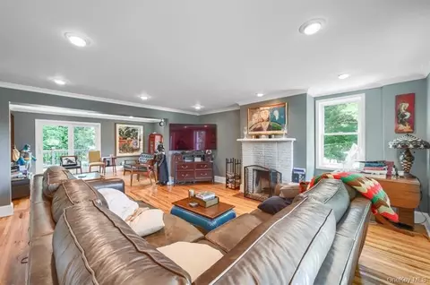 Living - 9 Echo Ln, Newburgh, NY 12550 photo 1 of 5