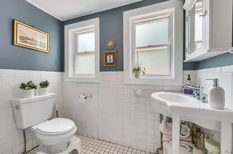 Bath - 9 Echo Ln, Newburgh, NY 12550 photo 1 of 4