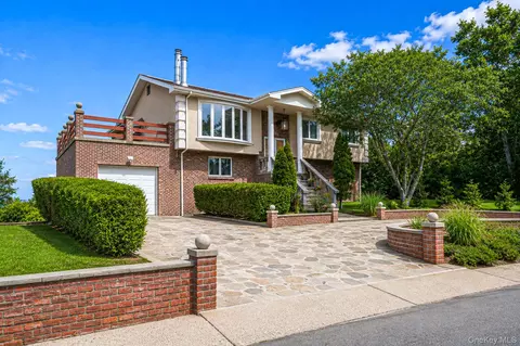296 Longneck Blvd, Riverhead, NY 11901
