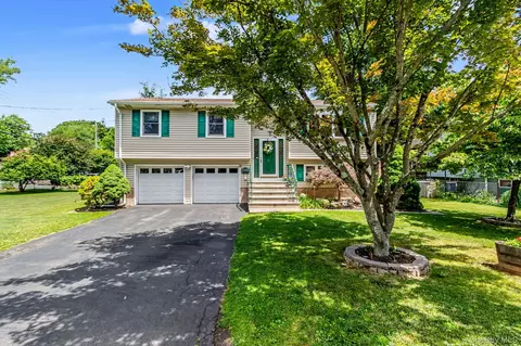 3 Van Wardt Pl, Orangetown, NY 10983
