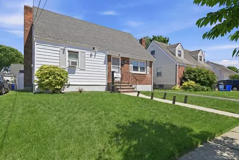 105 N Montague St, Valley Stream, NY 11580