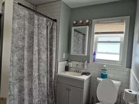 16 Pilot St, Hempstead, NY 11550 photo 4