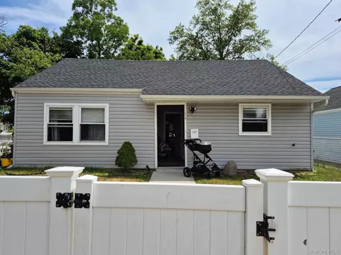 16 Pilot St, Hempstead, NY 11550 photo 1