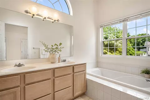 Bath - 174 Adele Ct, Riverhead, NY 11901 photo 1 of 1