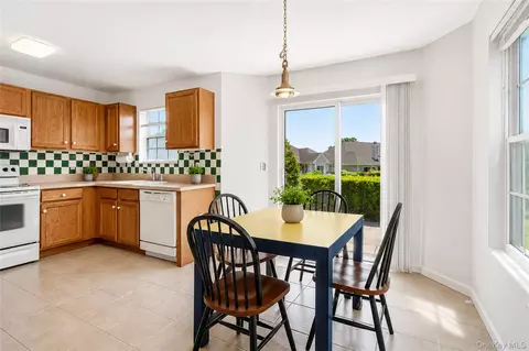 Dining - 174 Adele Ct, Riverhead, NY 11901 photo 4 of 4