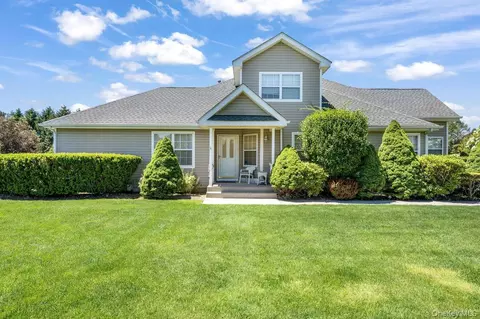 Exterior - 174 Adele Ct, Riverhead, NY 11901 photo 2 of 3