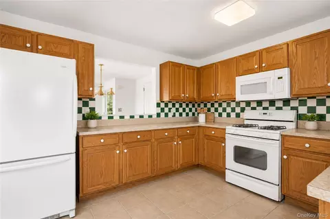 Kitchen - 174 Adele Ct, Riverhead, NY 11901 photo 1 of 1