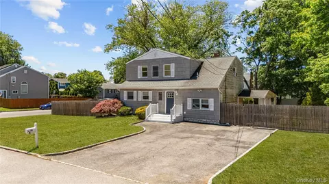 26 Bellwood Ave, South Setauket, NY 11720