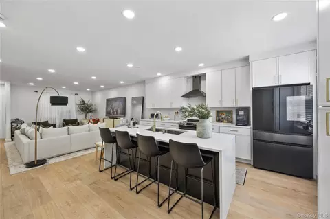 1518 Fielding St, New York, NY 10469