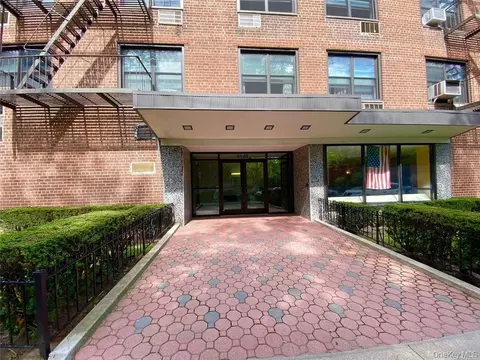 61-88 Dry Harbor Rd #1E, New York, NY 11379