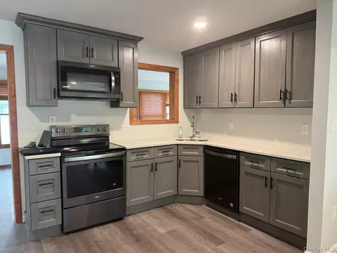 218 Bayview Dr, Mastic Beach, NY 11951