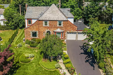 36 Strathmore Rd, North Hempstead, NY 11023