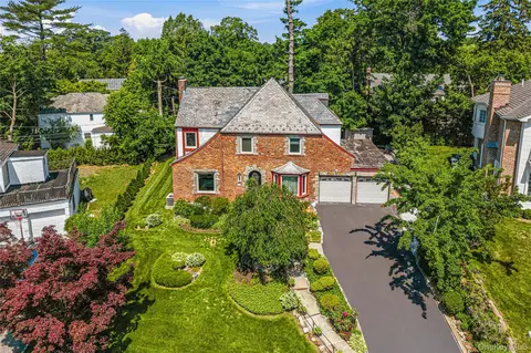 36 Strathmore Rd, North Hempstead, NY 11023