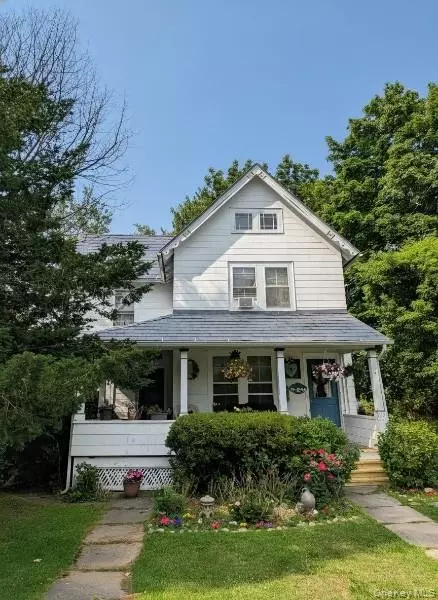 39 Burt Ave, Northport, NY 11768