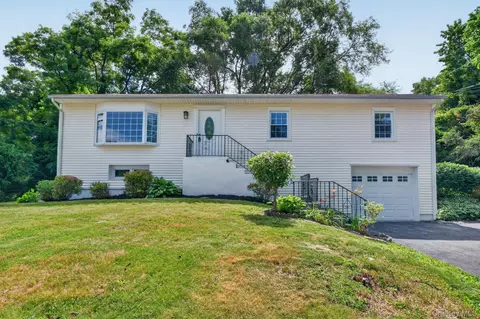 20 Muscoot Rd W, Mahopac, NY 10541