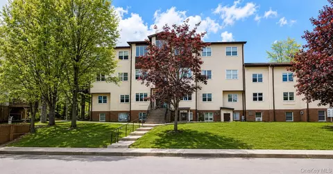 7 Stropkov Ct #104, Monroe, NY 10950