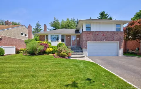 31 Irene Ln E, Plainview, NY 11803