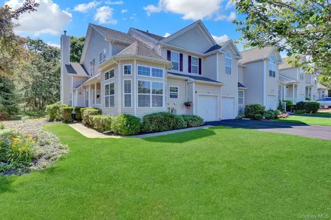 168 Kettles Ln, Medford, NY 11763